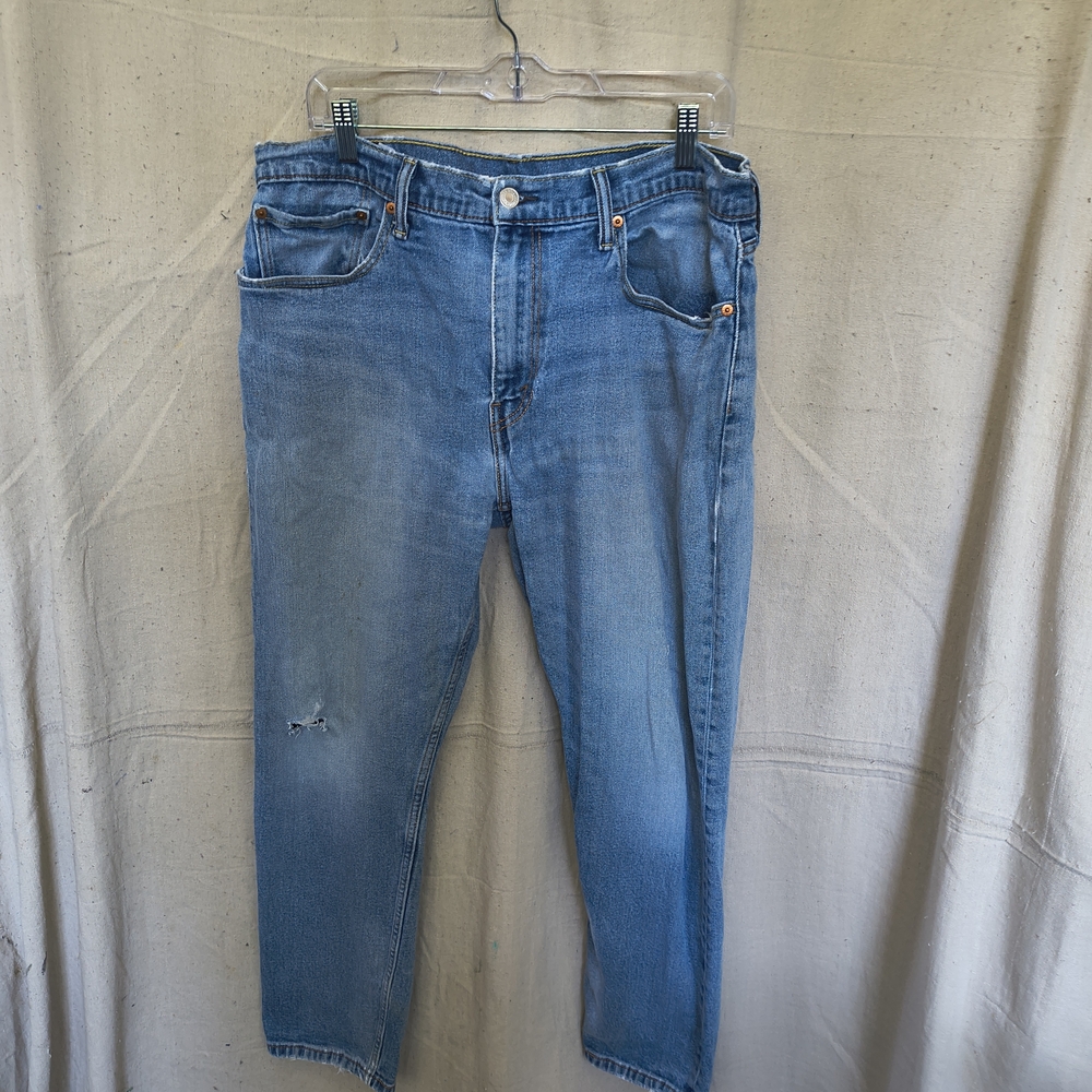 Levi's 502 Men's Size 36x30 Relxd Fit Jeans Small Rt Knee Hole And Minor Fraying